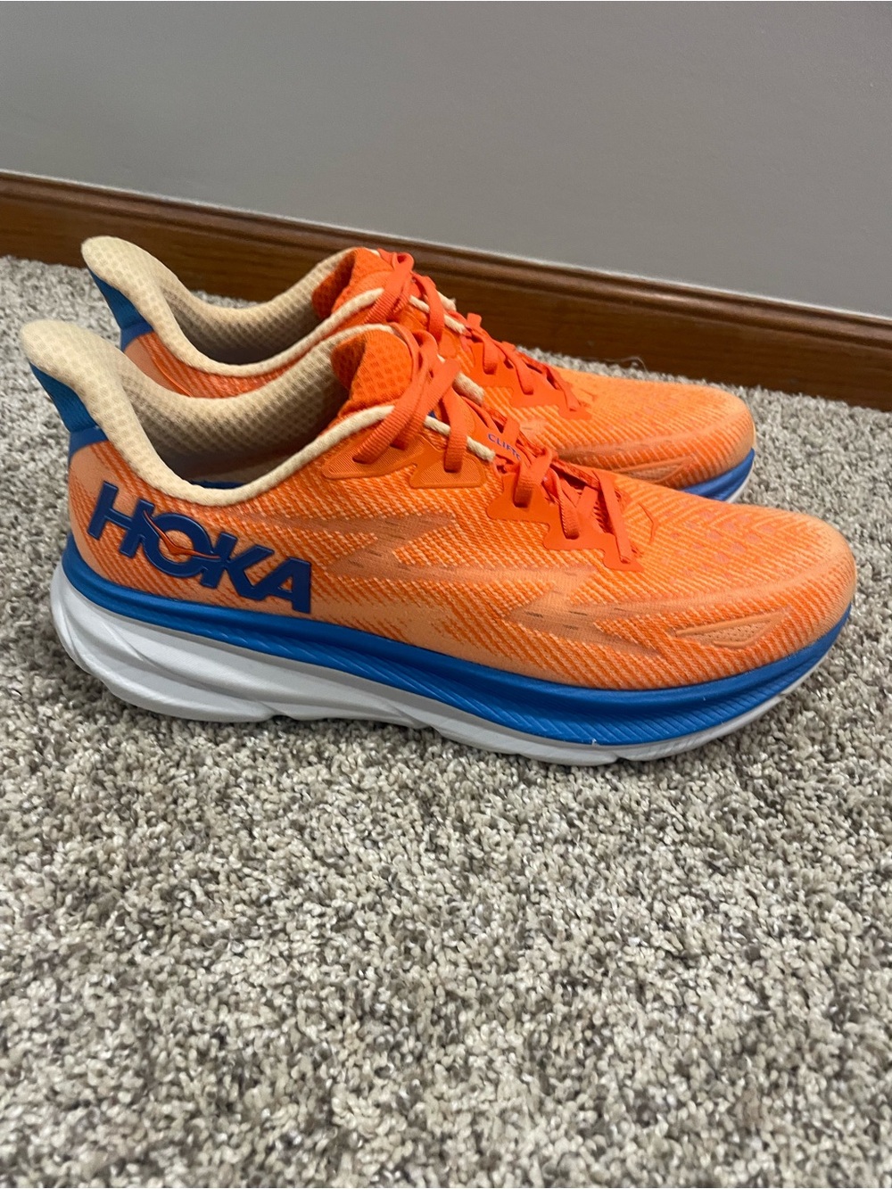 HOKA Clifton 9 men’s size 10.5 - Picture 2 of 8